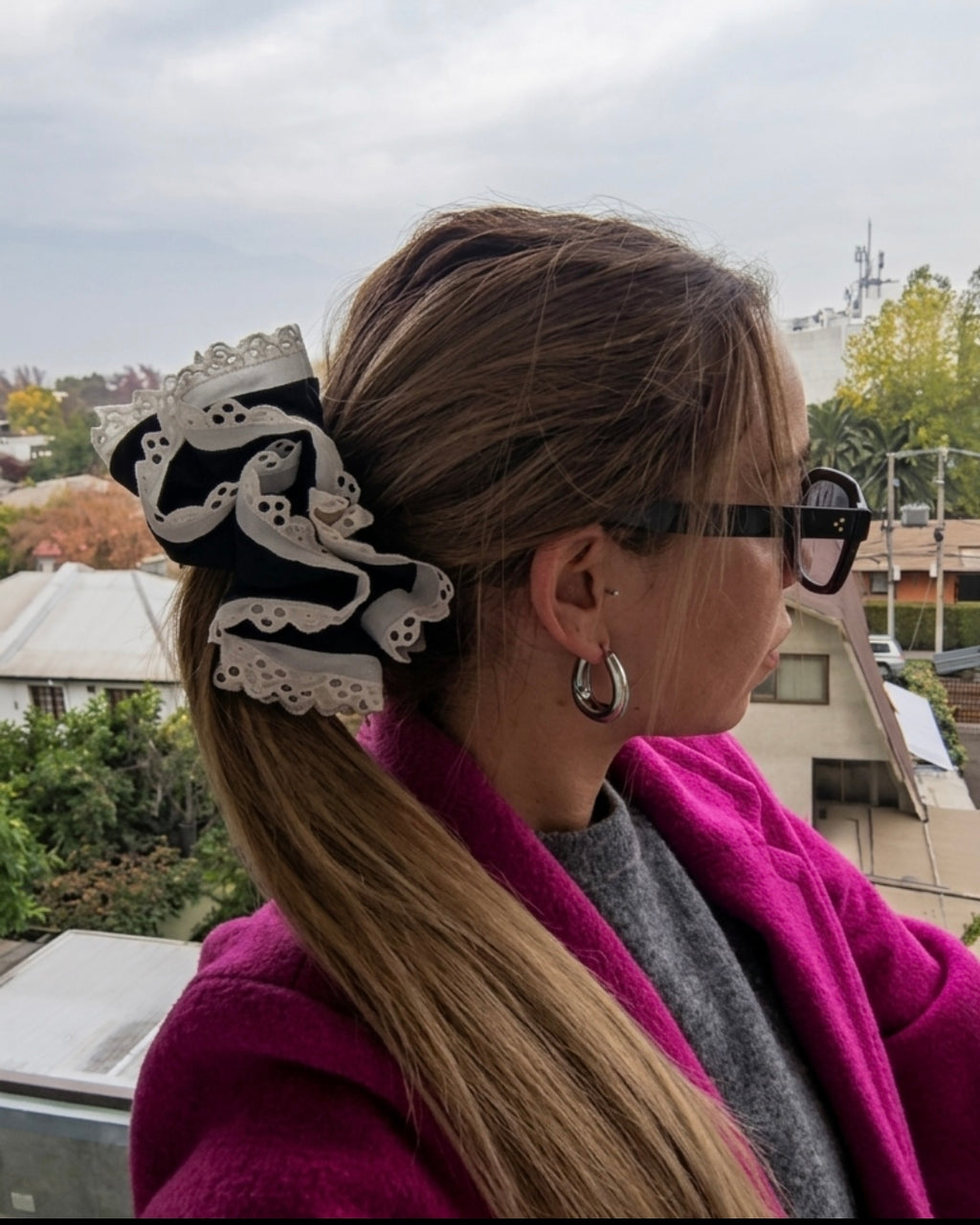 Scrunchie Broderie Negro