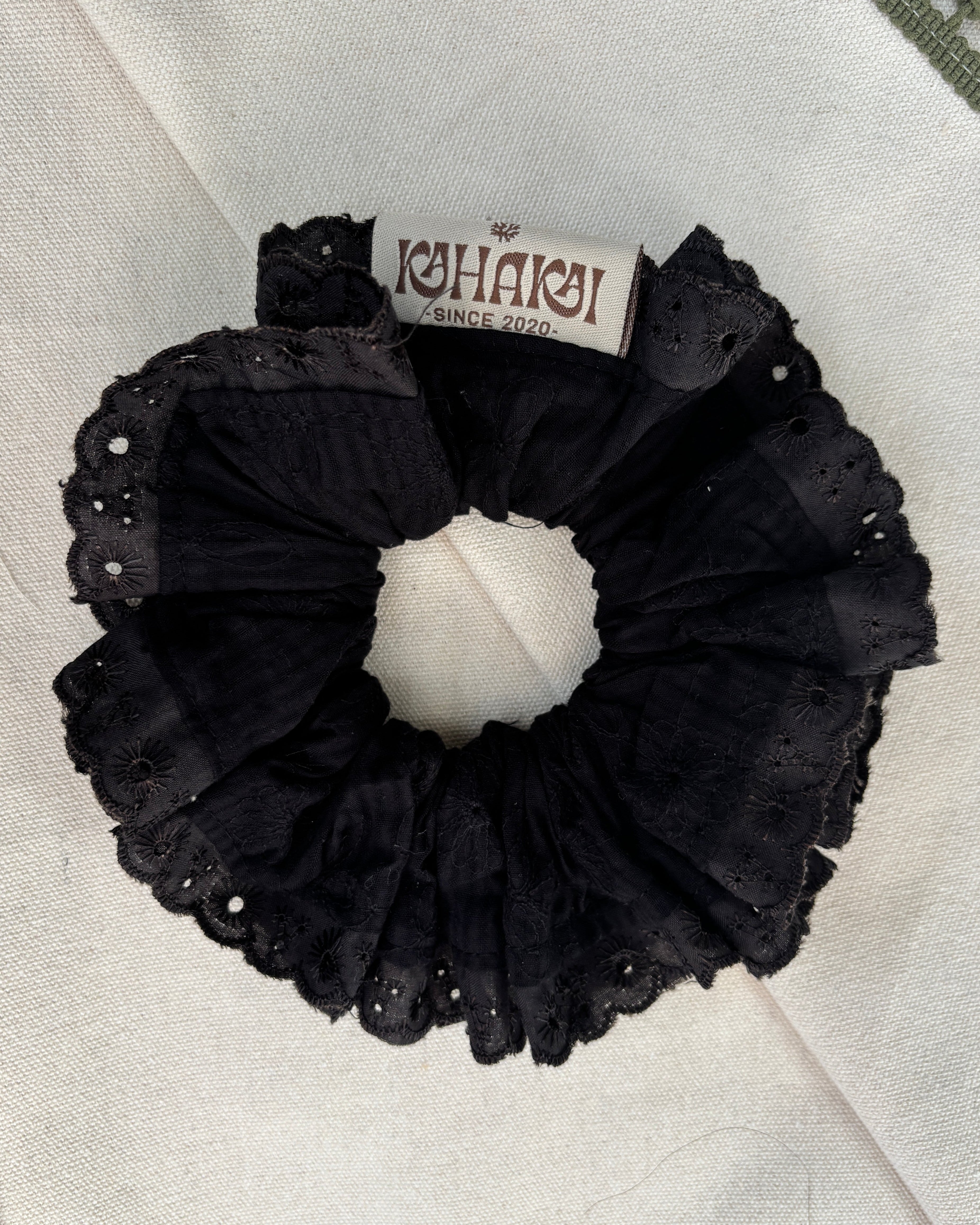 Scrunchie Broderie Full Black